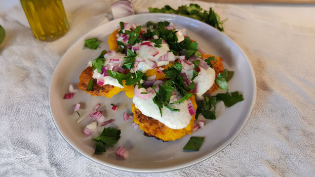 Rezeptbild für Kürbis-Rösti mit Quark-Dip