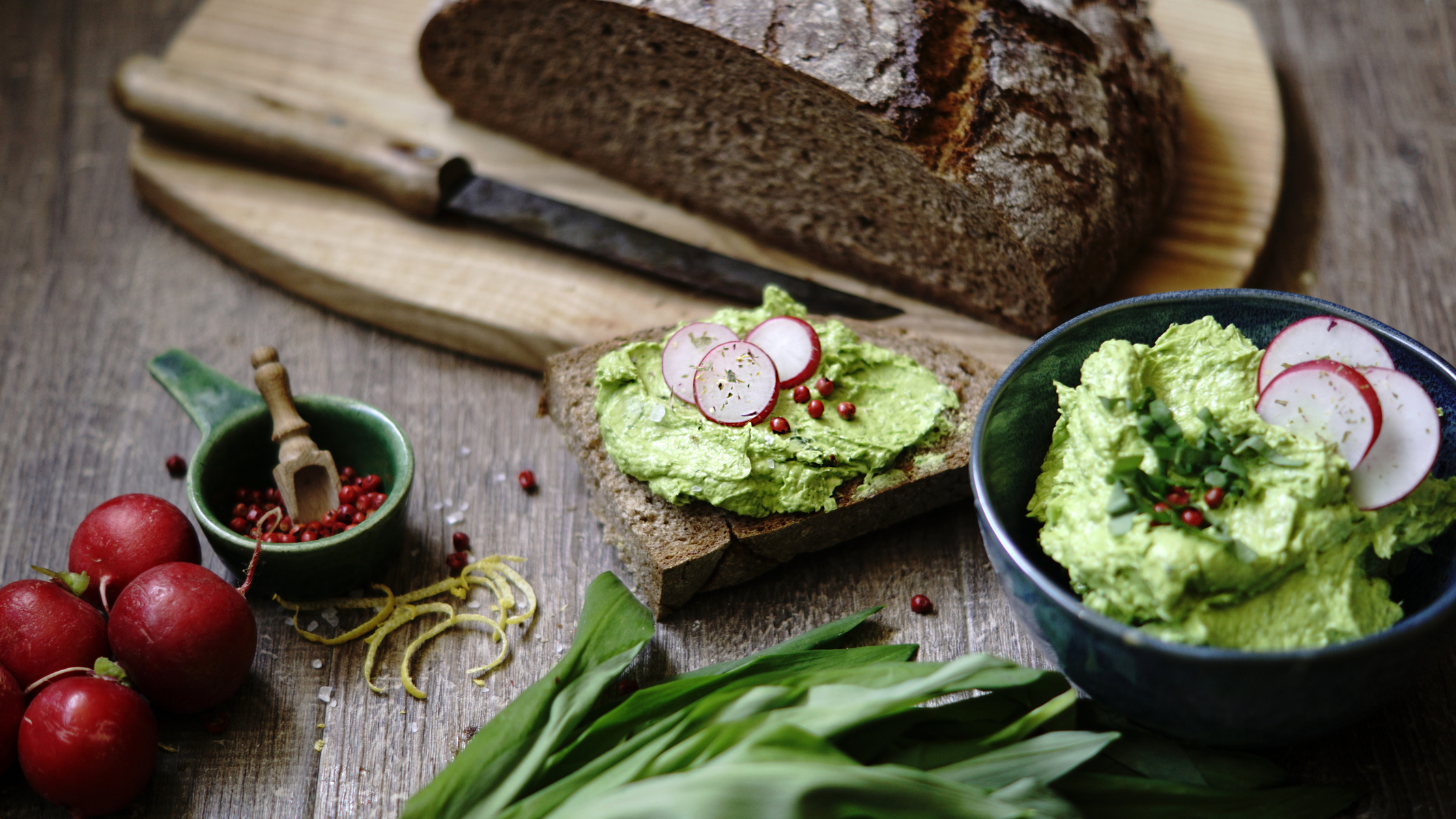 Rezeptbild für Bärlauchbutter mit Radieschen-Grün