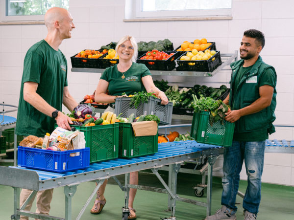 Packer mit grünen Kisten, Spaß bei der arbeit