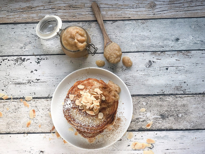 Rezeptbild für Bananen-Pancakes mit Birnenkompott