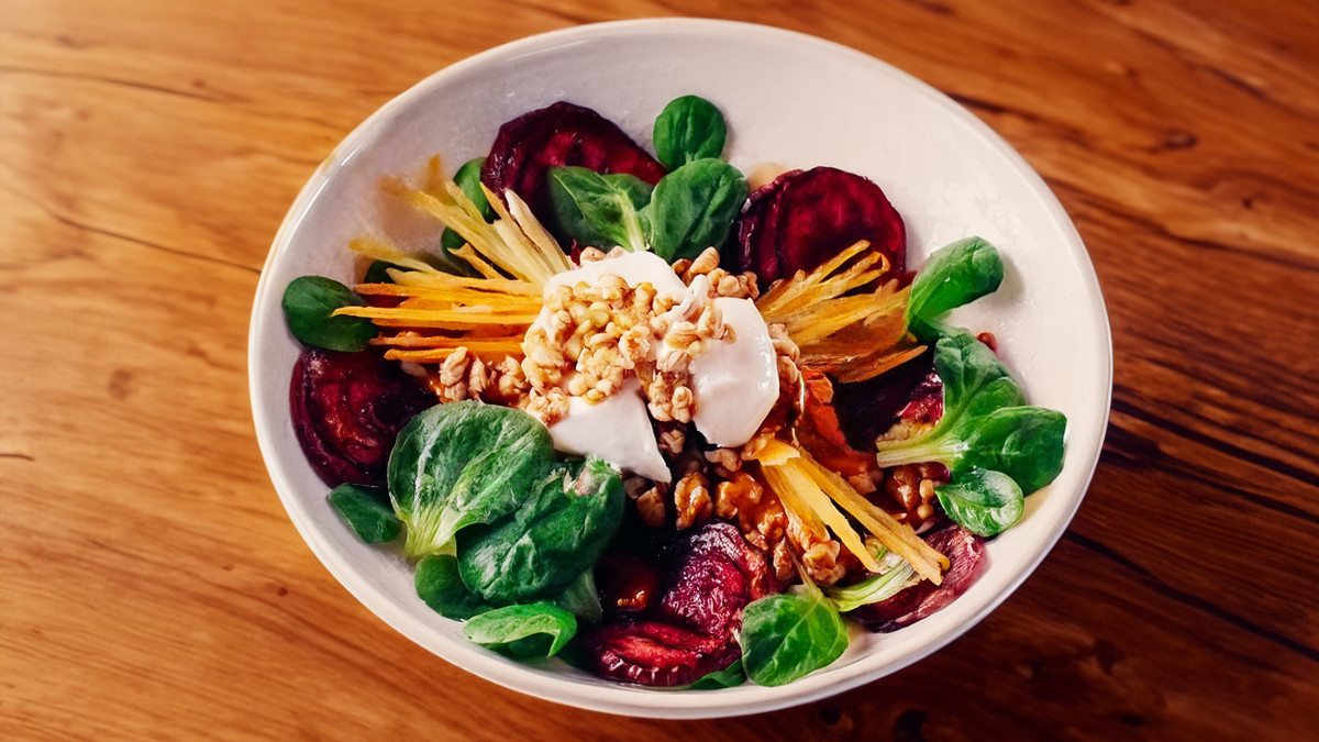 Rezeptbild für Salad-Bowl mit Rote Bete, Ziegenfrischkäse und Feldsalat