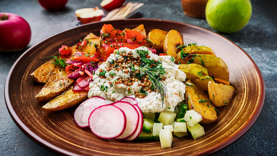 Rezeptbild für Radieschen-Quark mit Rosmarinkartoffeln