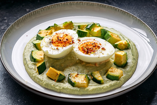 Rezeptbild für Eier mit Zucchini-Senfsauce