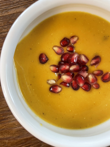 Rezeptbild für Süßkartoffel-Linsen-Suppe mit Granatapfelkernen