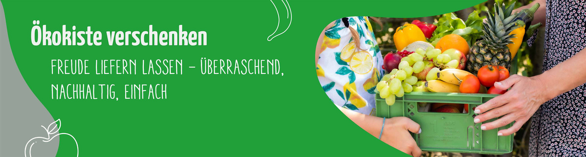 Das Bild zeigt eine grüne Kiste voller verschiedener Obstsorten, die von einer Person übergeben wird. Daneben steht der Text "Ökokiste verschenken" mit dem Hinweis, wie einfach und nachhaltig man Freude liefern kann.