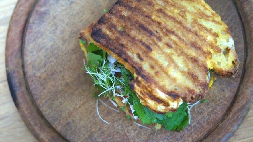 Rezeptbild für Armer Ritter Variation mit Kräuter & Käse