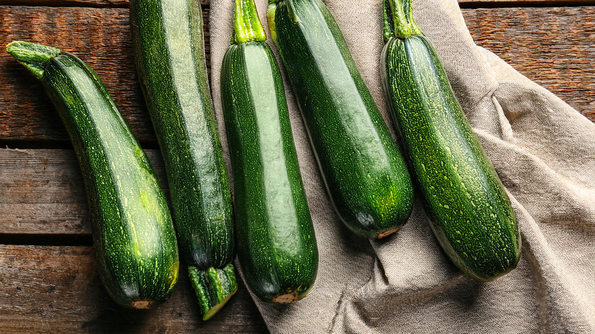 Rezeptbild für Zucchinikuchen mit Tomaten-Salsa