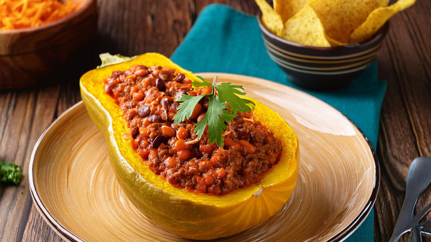 Rezeptbild für Gefüllter Spaghettikürbis mit Chili con Carne