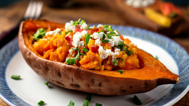 Rezeptbild für Ofensüßkartoffel mit mediterraner Füllung