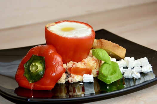 Rezeptbild für Gefüllte Paprika mit Couscous, Feta und Ei